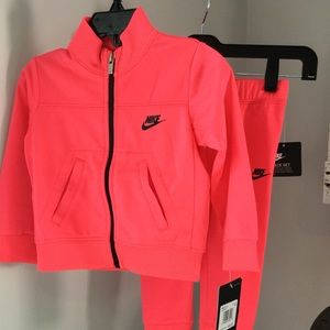 Pink Nike girls 18 month jogger set-new with tags